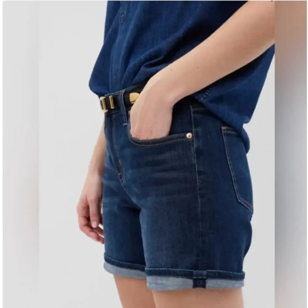 NWT GAP 5" Girlfriend Mid Rise Shorts Size 27/4 - Picture 1 of 6